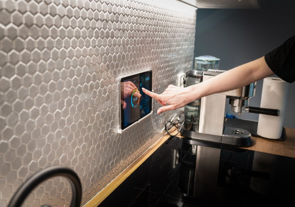 Smart Homes & Buildings